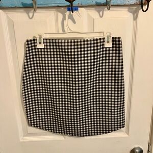 Boohoo black and white gingham check mini skirt, size 10, NWT.